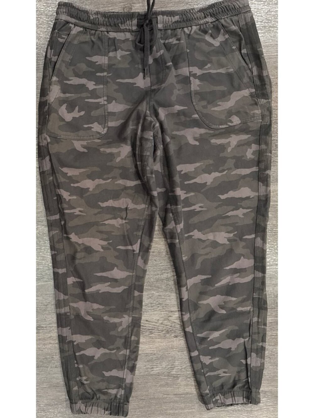 Athleta Women's Size 16 Cotton Black Olive Camo Farallon Jogger Pants Gym